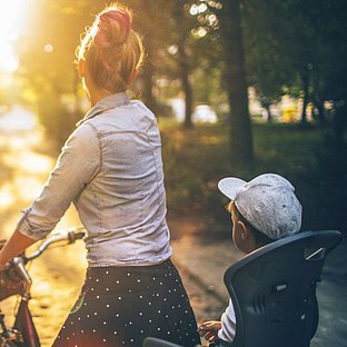 Temiz havada bisikletle tur atarken